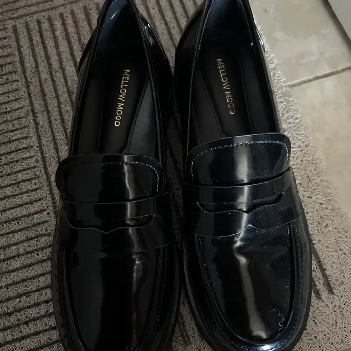 [BUNJANG] Mellow Mood Black Patent Loafers / 멜로우무드 블랙 페니 로퍼