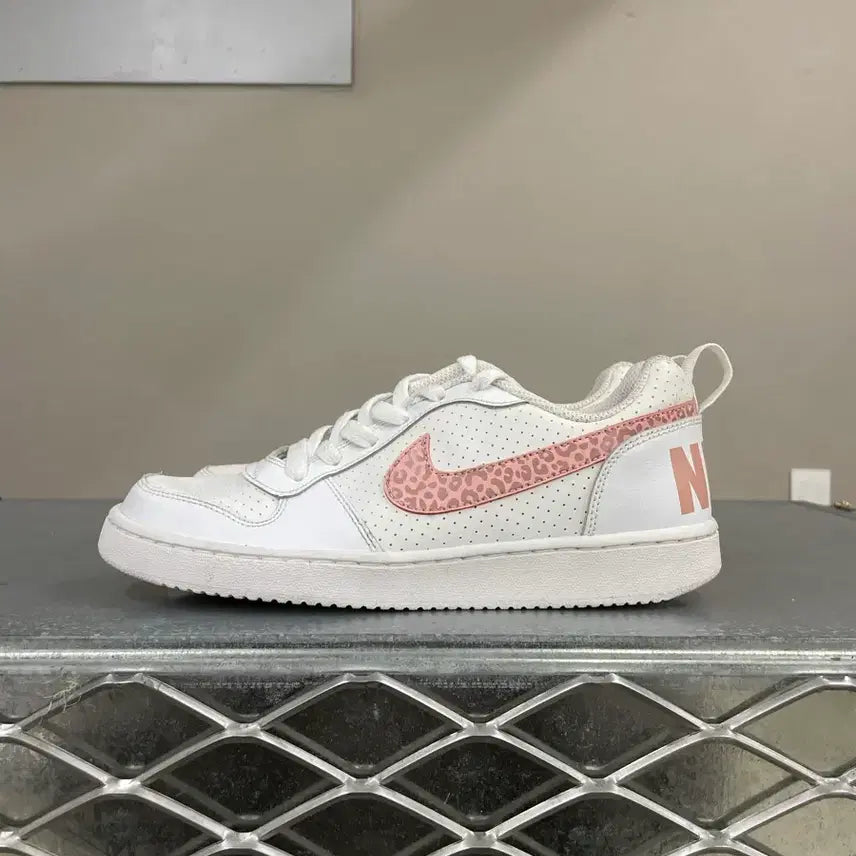[BUNJANG] Nike Court Borough White Rust Pink / 나이키 코트버로우 화이트 러스트 핑크 240