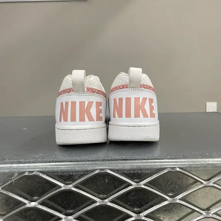 [BUNJANG] Nike Court Borough White Rust Pink / 나이키 코트버로우 화이트 러스트 핑크 240