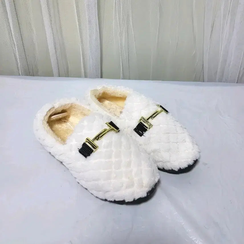 [BUNJANG] White Fur Lined Flat Shoes (Size 38) / [새상품]화이트 털 플랫 슈즈38