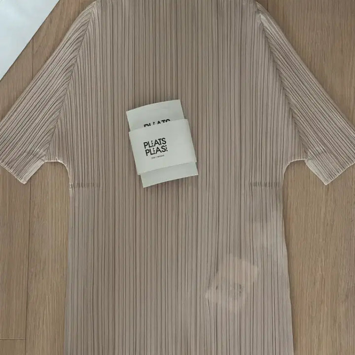 [SOLD OUT] 플리츠플리즈 5월 반목탑 샌드베이지 3
