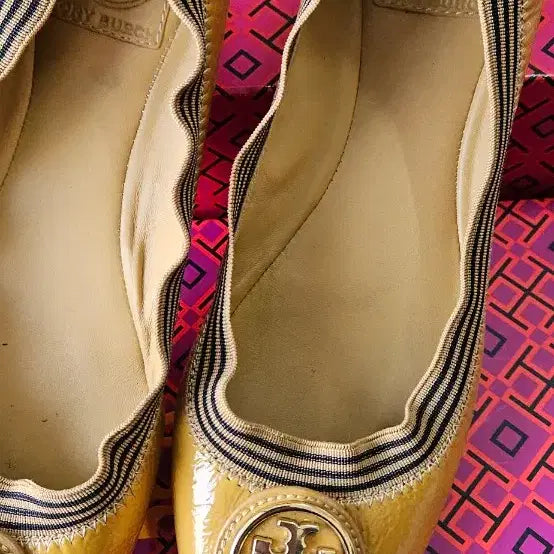 [BUNJANG] Tory Burch Yellow Patent Leather Flat Shoes / 토리버치 옐로우 페이턴트 플랫슈즈7.5