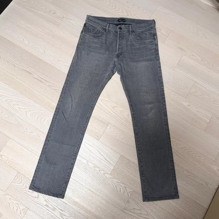 [BUNJANG] Tom Ford Grey Wash Straight Fit Denim Jeans (Size 34) / 톰포드 Tom Ford 그레이 워싱 데님 스트레이트 핏 청바지 (34)