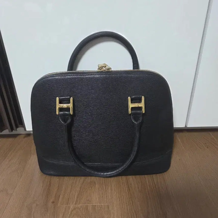 [SOLD OUT] 정품 MCM 블랙 돔 토트백 가방