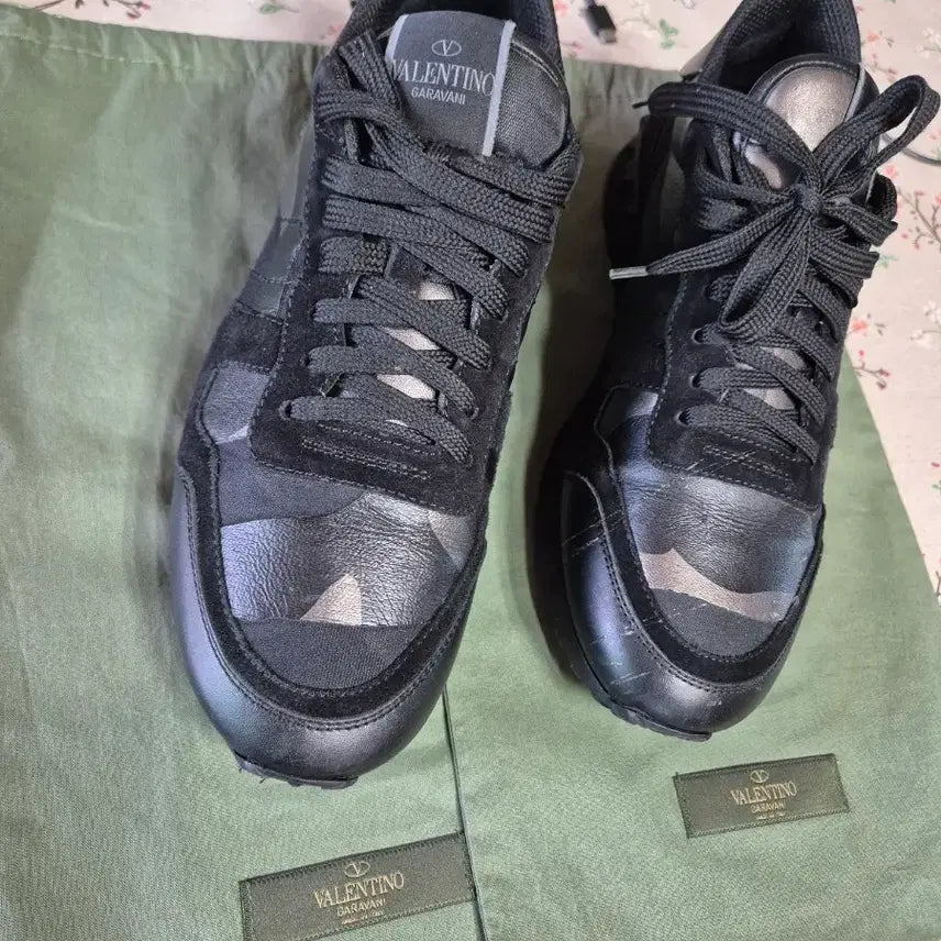 [BUNJANG] Valentino Garavani Black Camo Sneakers / 발렌티노 Garavani 블랙 카모 스니커즈