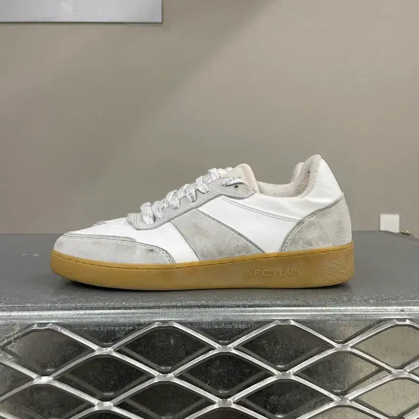 [BUNJANG] A.P.C. Plain Sneakers White EU37 / 아페쎄 플레인 스니커즈 화이트 Eu37