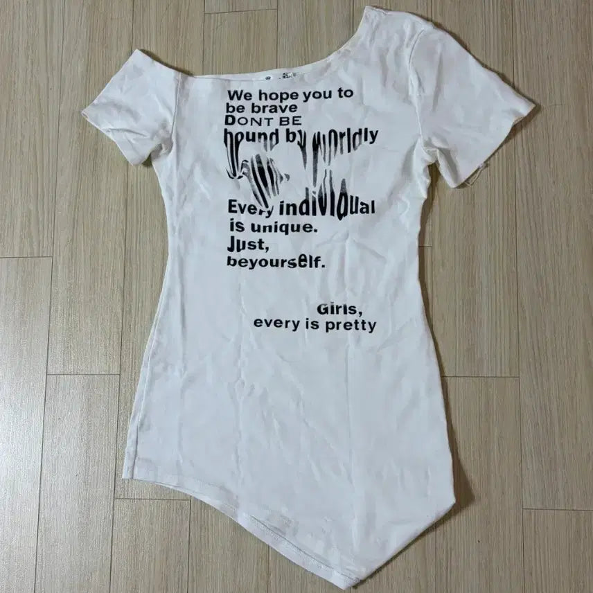 [BUNJANG] One-Off Shoulder Long Short-Sleeve T-Shirt / (실착1회) 화이트 언발 원오프숄더 롱반팔티