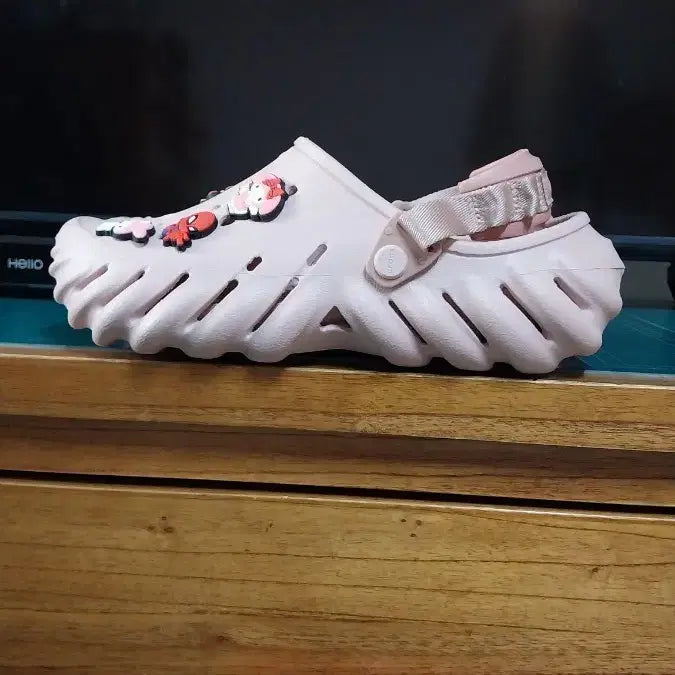 [BUNJANG] Crocs Echo Clog Pink W8 / 크록스 에코 클로그 핑크 W8.250