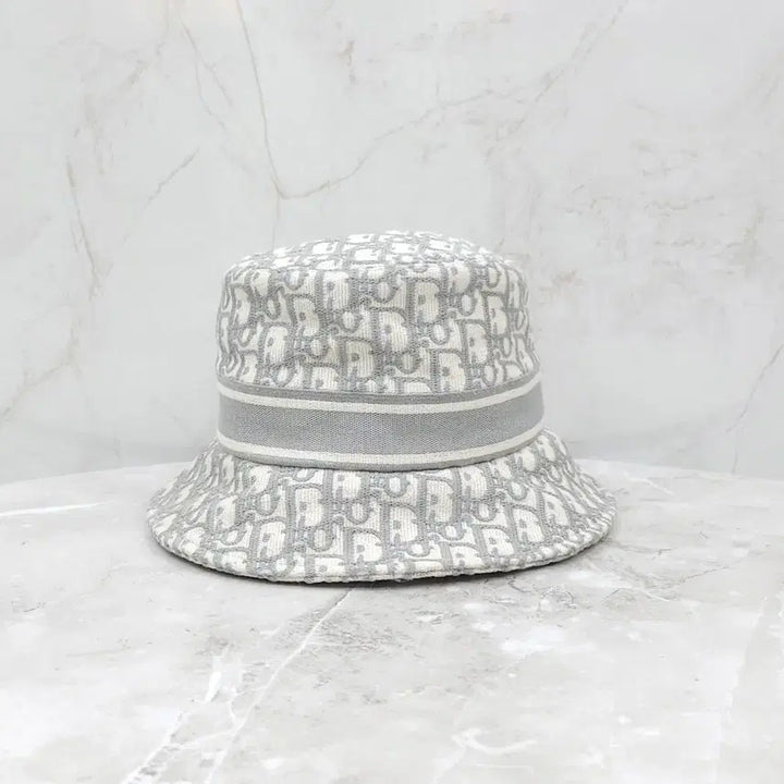 [BUNJANG] Dior Oblique Embroidered Bucket Hat Grey 57 / 디올 오블리크 자수 버킷햇 57 그레이 11DOB923I132
