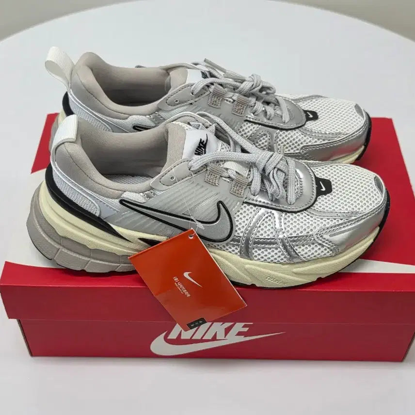 [BUNJANG] Nike V2K Run Summit White Metallic Silver / 나이키 V2K 런 서밋