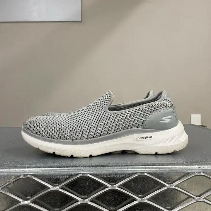 [BUNJANG] Skechers Go Walk 6 Slip-on Sneakers / 스케쳐스 고워크6 슬립온 265