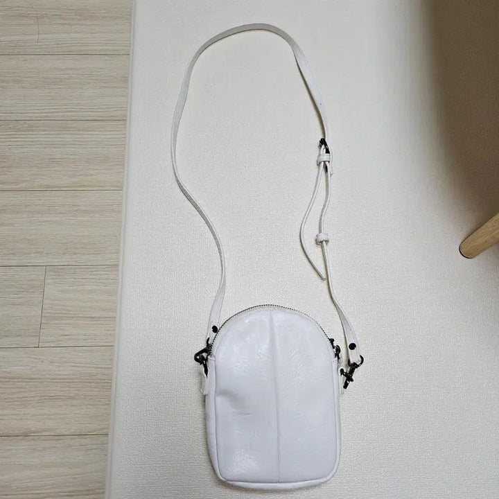 [BUNJANG] Mini Crossbody Bag White / (실착1회) 미니크로스백 화이트 가방