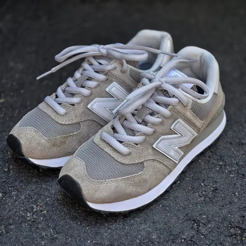 [BUNJANG] New Balance 574 Classic Grey Sneakers (230mm) / 뉴발란스 574 클래식 그레이사이즈: 230mm