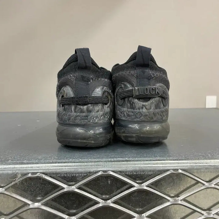 [BUNJANG] Nike Air VaporMax 2020 Flyknit Black / 나이키 에어 베이퍼맥스 2020 플라이니트 블랙 270