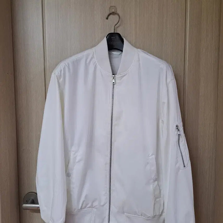 [SOLD OUT] 화이트 봄버 자켓 항공점퍼
