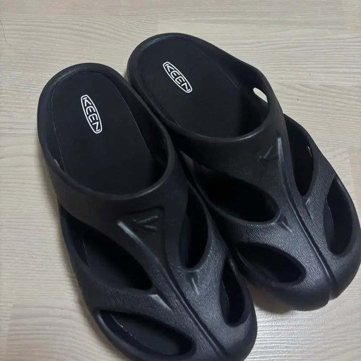 [BUNJANG] Kin Shanti Slides Black 260 / 킨 샨티 슬라이드 260 블랙