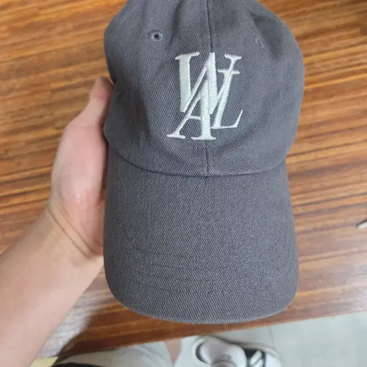 [BUNJANG] Wooalong Signature Logo Charcoal Hat M / 우알롱 시그니처 로고 차콜 모자 m