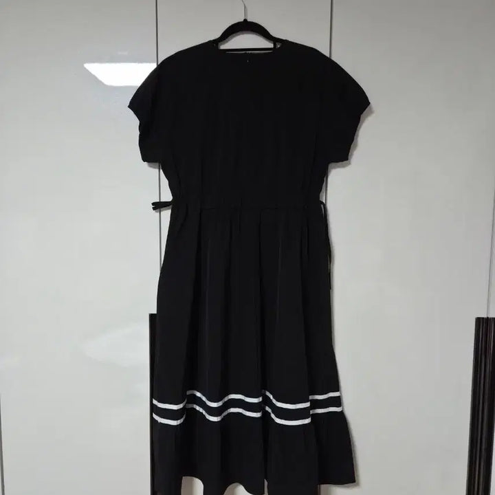 [BUNJANG] Black Banding Midi Dress White Stripe / 블랙 밴딩 원피스 흰색 스트라이프