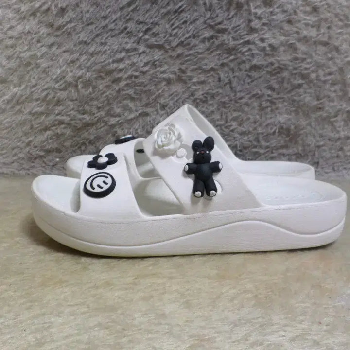 [BUNJANG] Crocs White Slippers / 후루룩구제2 여250 크록스 슬리퍼 화이트 신발 260509