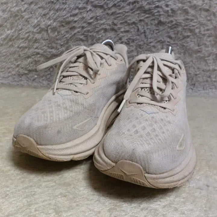 [BUNJANG] Hoka One One Clifton 9 Beige Sneakers / 후루룩구제2 240 호카오네오 클리프톤9 베이지 운동화 260509
