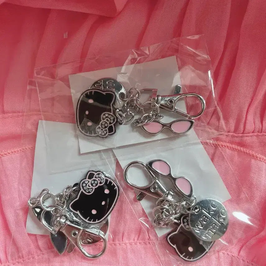 [BUNJANG] WAKEMAKE Hello Kitty Charm Keyring - Black / 웨이크메이크 헬로키티 참키링 블랙