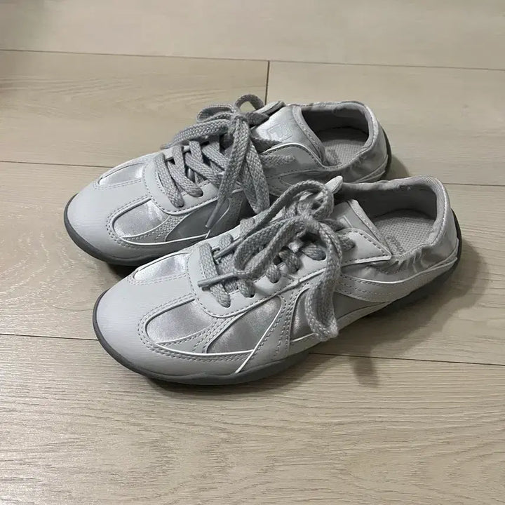 [BUNJANG] Fila Glio Silvermoon Shoes / 휠라 글리오 실버문 220