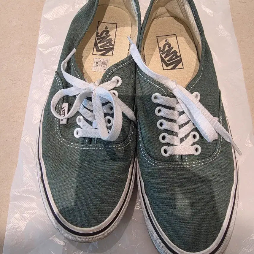 [BUNJANG] Vans Authentic Green Canvas Sneakers / 반스 어센틱 그린 캔버스 스니커즈