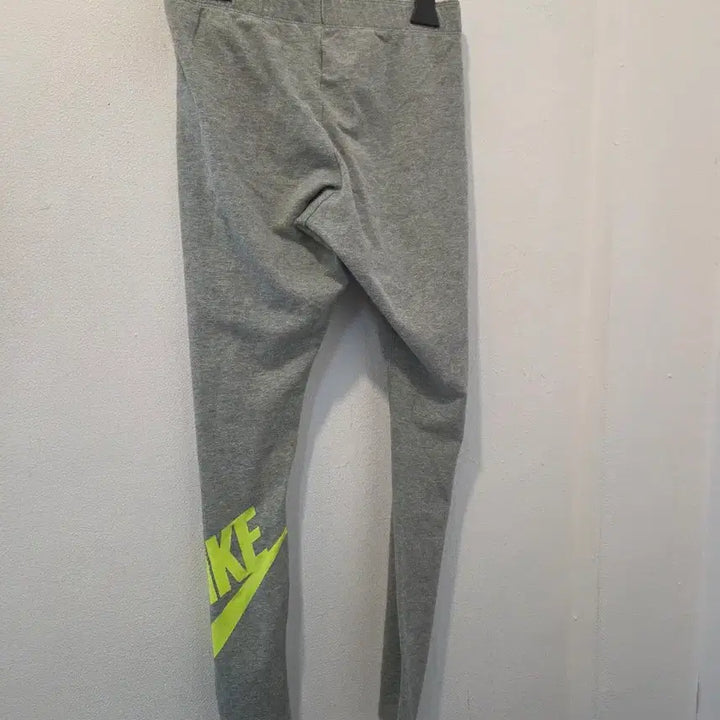 [BUNJANG] Nike Grey Leggings Fluorescent Logo / 나이키 회색 레깅스 형광 로고