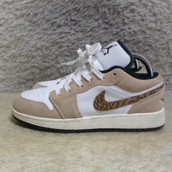 [BUNJANG] Nike Air Jordan 1 "Brown Elephant" Sneakers / 후루룩구제2 240 나이키 에어조던1 브라운 엘리펀트 운동화260509