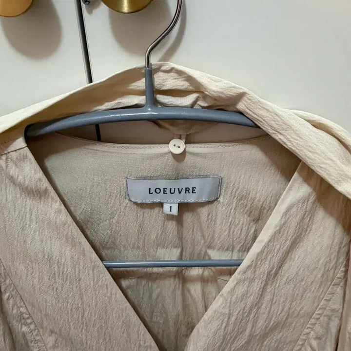 [SOLD OUT] LOEUVRE 베이지 블라우스