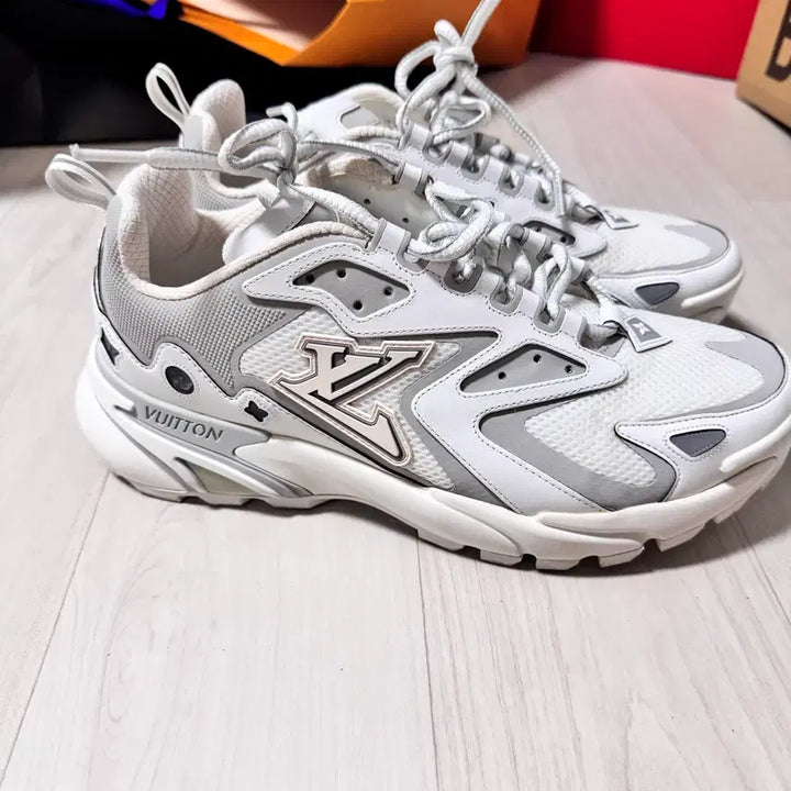 [BUNJANG] Louis Vuitton Tatic Runner Sneakers Size 6.5 / 루이비통 태틱 러너 스니커즈 6.5사이즈 판매합니다.