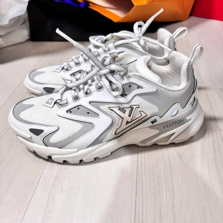 [BUNJANG] Louis Vuitton Tatic Runner Sneakers Size 6.5 / 루이비통 태틱 러너 스니커즈 6.5사이즈 판매합니다.