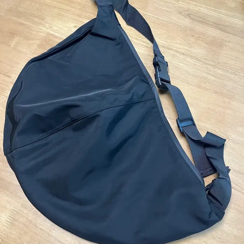 [BUNJANG] Black Shoulder Bag Crossbody Messenger Bag Unisex / 블랙 숄더백 크로스백 메신저백 넘녀공용