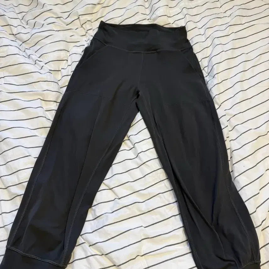 [BUNJANG] Lululemon Align Jogger Crop 23" Gray Size 4 / 룰루레몬 얼라인 조거 크롭 23 그레이 4사이즈