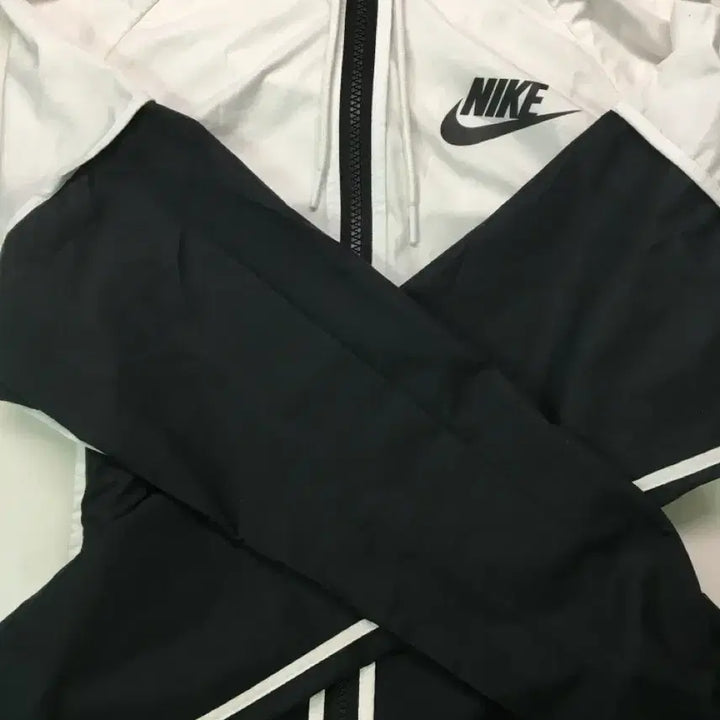 [BUNJANG] Nike Windbreaker Jacket / 나이키 바람막이