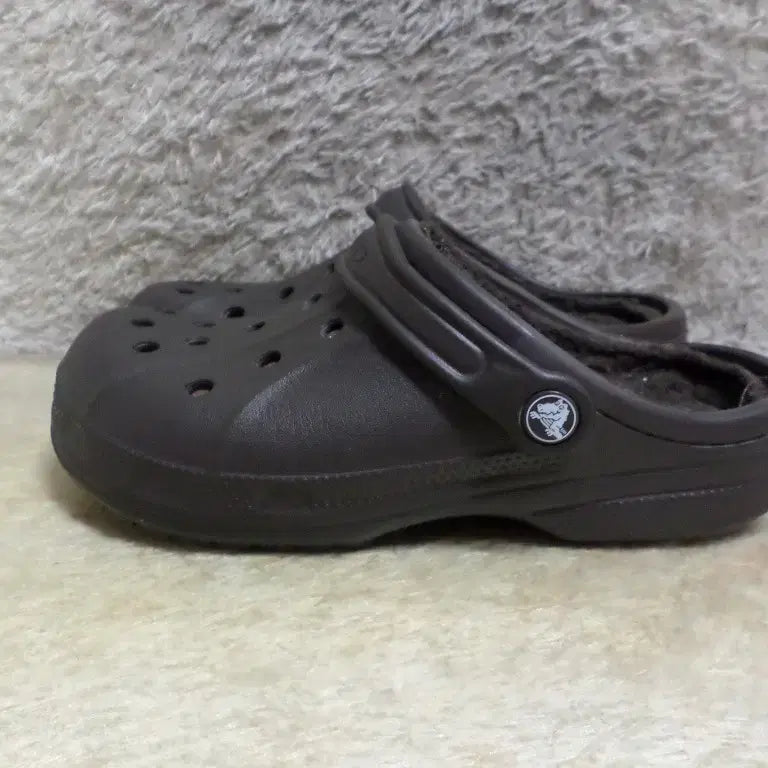 [BUNJANG] Crocs Brown Fur Lined Slippers / 후루룩구제2 여250 크록스 브라운 털슬리퍼 방한화 신발 260509