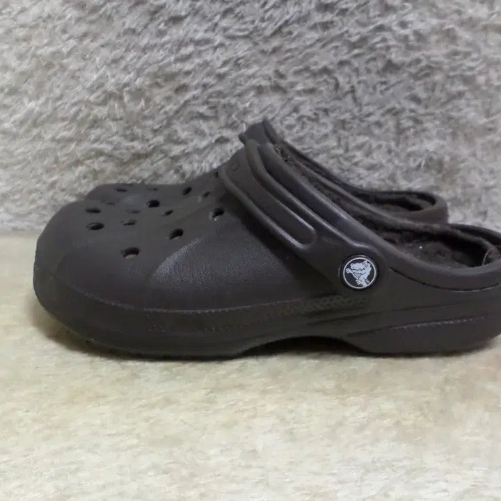 [BUNJANG] Crocs Brown Fur Lined Slippers / 후루룩구제2 여250 크록스 브라운 털슬리퍼 방한화 신발 260509