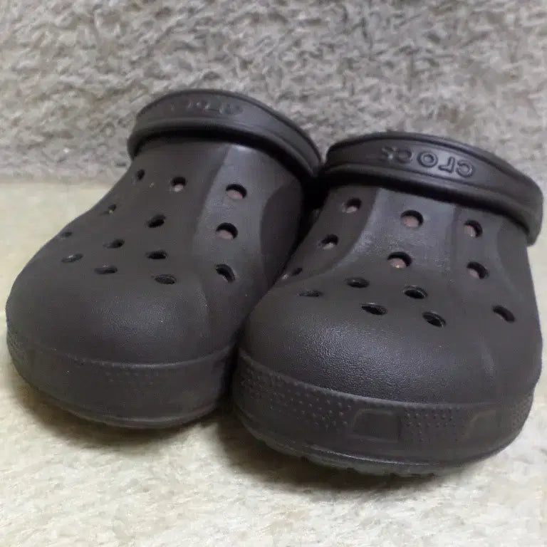 [BUNJANG] Crocs Brown Fur Lined Slippers / 후루룩구제2 여250 크록스 브라운 털슬리퍼 방한화 신발 260509