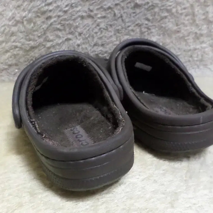 [BUNJANG] Crocs Brown Fur Lined Slippers / 후루룩구제2 여250 크록스 브라운 털슬리퍼 방한화 신발 260509