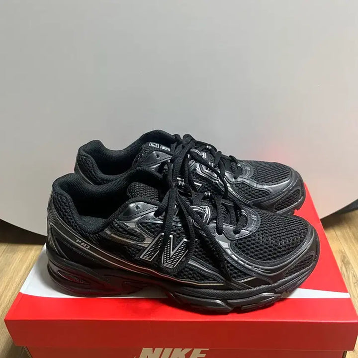 [BUNJANG] New Balance 740v2 Black Silver Metallic Sneakers / 뉴발란스 740 블랙 실버 메탈릭