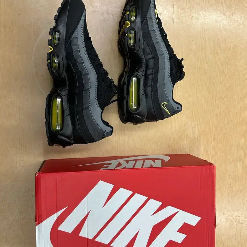 [BUNJANG] Nike Air Max 95 Black Buff Gold Anthracite / (새상품) 260 나이키 에어 맥스 95 블랙 버프 골드 앤트러사이트
