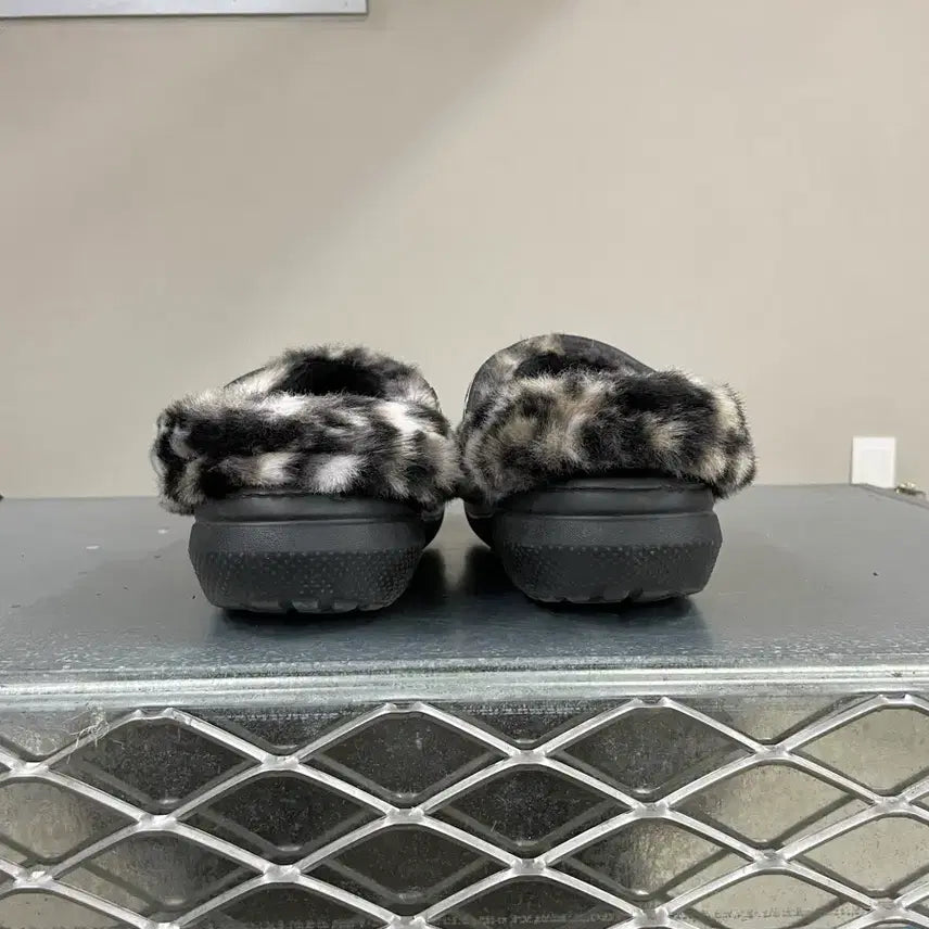 [BUNJANG] Crocs Classic Faux Fur Lined Clog Black Multi M5 / 크록스 클래식 퍼 슈어 클로그 블랙 멀티 M5