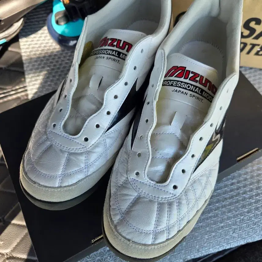 [SOLD OUT] 미즈노 모렐리아 살라 재팬 tf 흰검 260