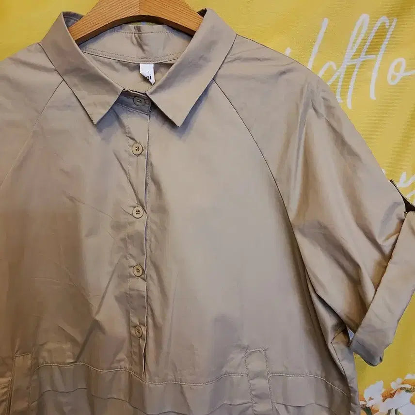 [BUNJANG] Beige Short Collar Short Sleeve Blouse (Free Size) / 미사용/베이지 숏 카라 블라우스F