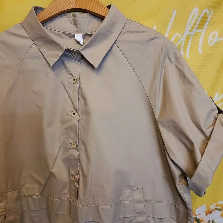 [BUNJANG] Beige Short Collar Short Sleeve Blouse (Free Size) / 미사용/베이지 숏 카라 블라우스F