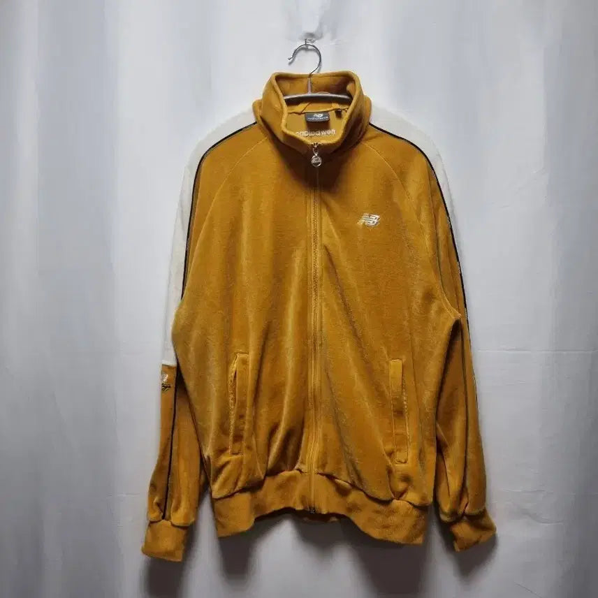 [BUNJANG] New Balance Velvet Track Jacket (L) / 뉴발란스 벨벳 트랙 자켓