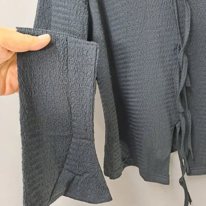 [BUNJANG] COCOENU Black Ribbon Long Sleeve Blouse / COCOENU 블랙 리본끈 긴팔 블라우스