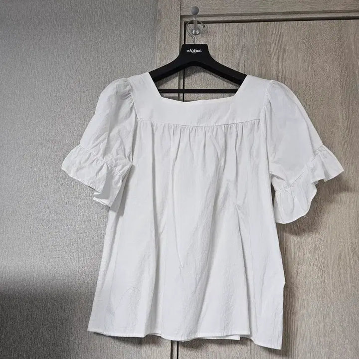 [BUNJANG] White Short Sleeve Blouse with Frill Detail / 화이트 반팔 블라우스