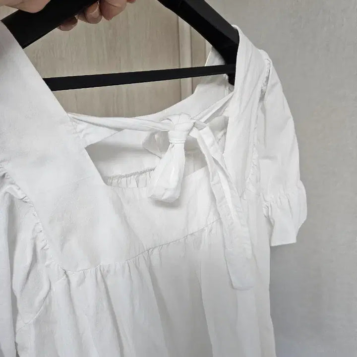 [BUNJANG] White Short Sleeve Blouse with Frill Detail / 화이트 반팔 블라우스