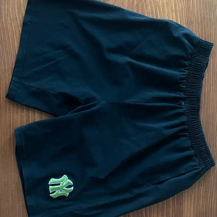 [BUNJANG] New York Yankees Black Shorts / 뉴욕 양키즈 검정색 반바지